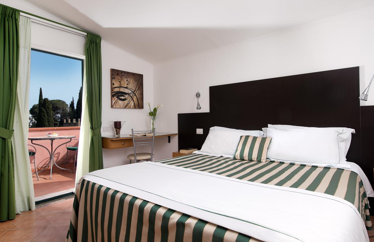 Hotel "La Pensione Svizzera" Таормина Экстерьер фото